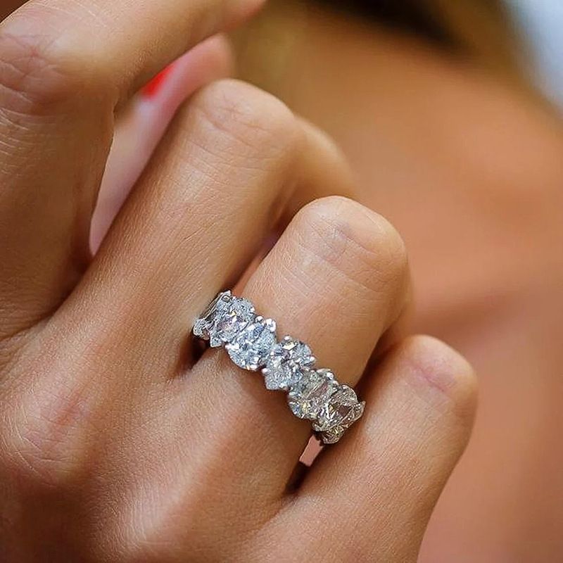 Luxuriöse, birnenförmige, einreihige Ringe aus weißen Zirkonia für Damen in Silber – perfekt als Verlobungs-, Ehe- oder Muttertagsgeschenk._voghion.com