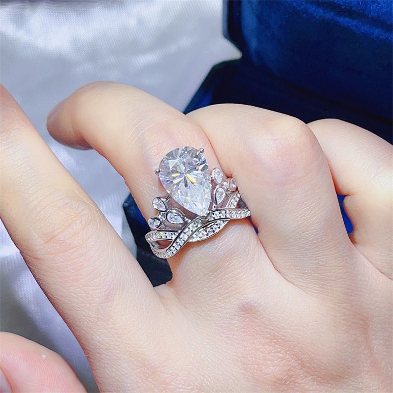 5 Karat Krone Wassertropfen Weiß Moissanite Damen Luxus Birnenförmiger Diamantring Modestil_voghion.com