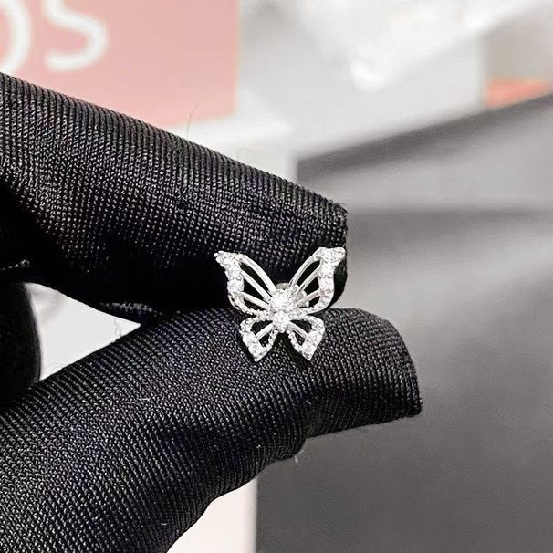 Lettera ~ Set di quattro orecchini a bottone multiforo impilabili in acciaio al titanio con farfalla scintillante_voghion.com