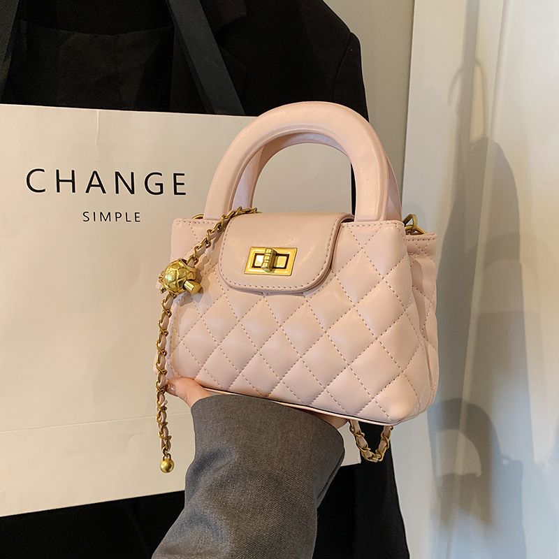 Mini Bolsa com Corrente de Diamantes Bolsa Feminina Nova Moda Primavera e Verão Bolsa de Ombro para Deslocamento Bolsa Pequena Transversal_voghion.com