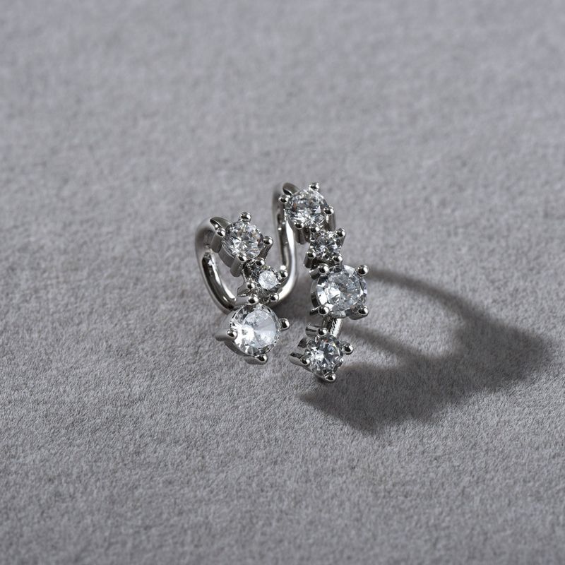 Orecchini a clip con zirconi geometrici da donna, eleganti e unici orecchini a clip color argento per donna, accessori per le orecchie alla moda e alla moda._voghion.com