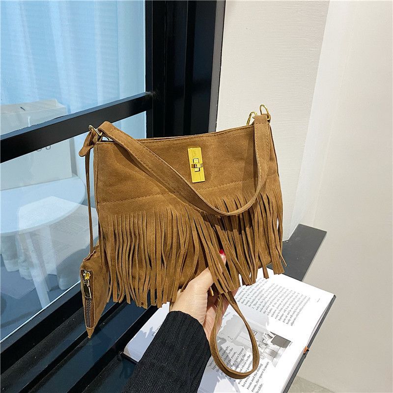 Vielseitige, gefrostete Beuteltasche für Damen im Jahr 2023, Nischendesign-Quastentasche, lässige, tragbare_voghion.com