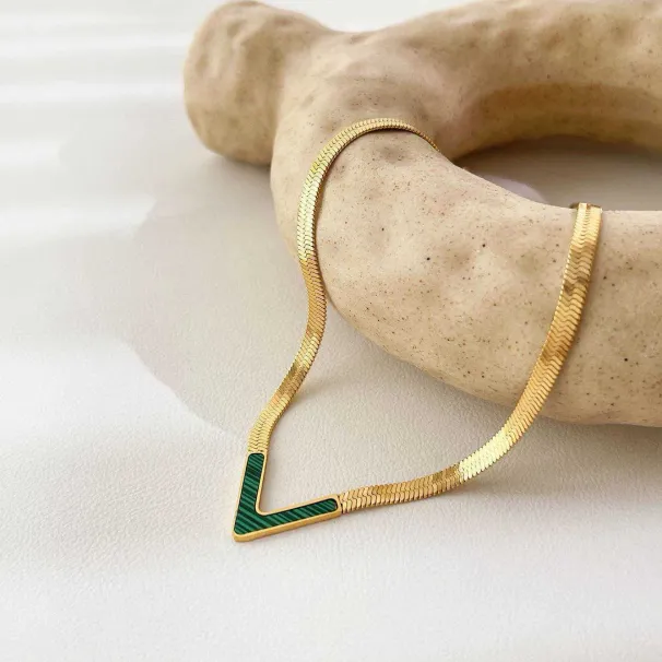 Collana moderna in acciaio inossidabile placcato oro con catena piatta a serpente, impermeabile, con conchiglia di malachite verde_voghion.com