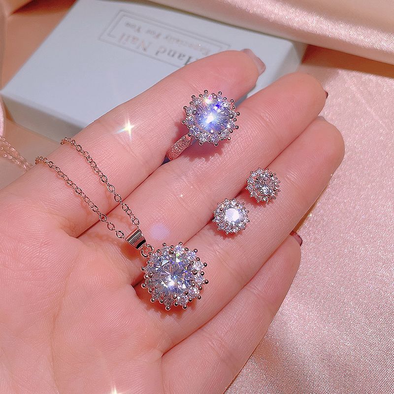 Set di tre pezzi di design di nicchia, collana, orecchini e bracciale, stile minimalista, semplice, gioielli di celebrità di Internet_voghion.com