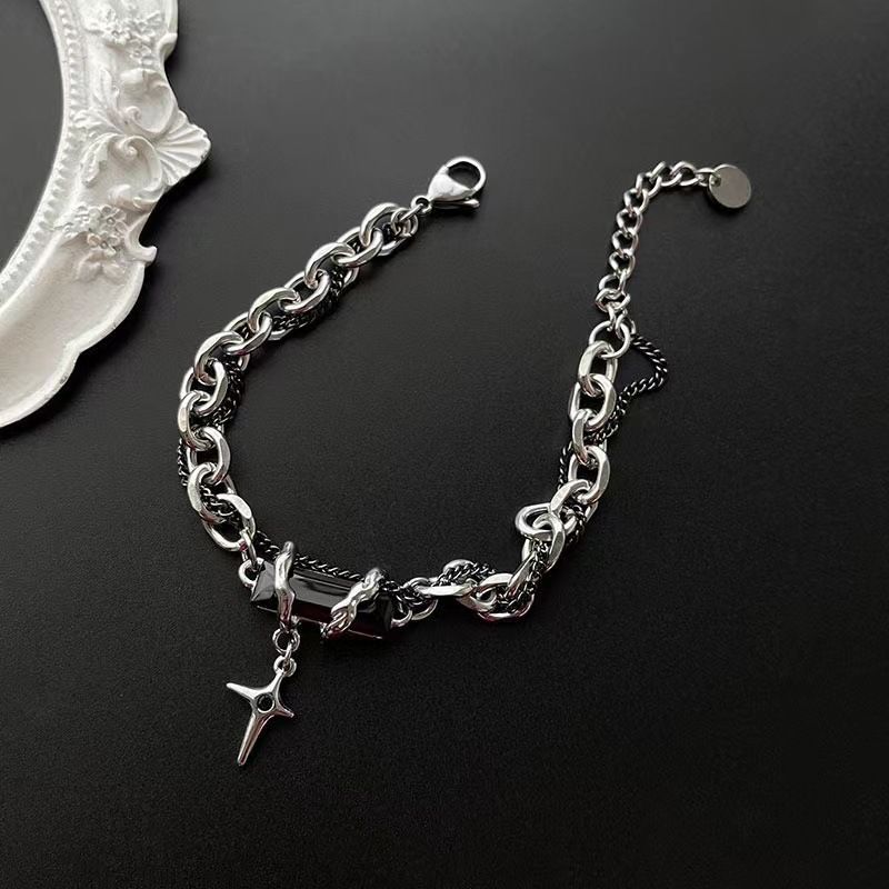 Bracciale avvolgente in stile gotico con stella e diamanti neri, da uomo, minimalista, cool, in acciaio al titanio, di alta qualità, semplice, a vento, per mano._voghion.com