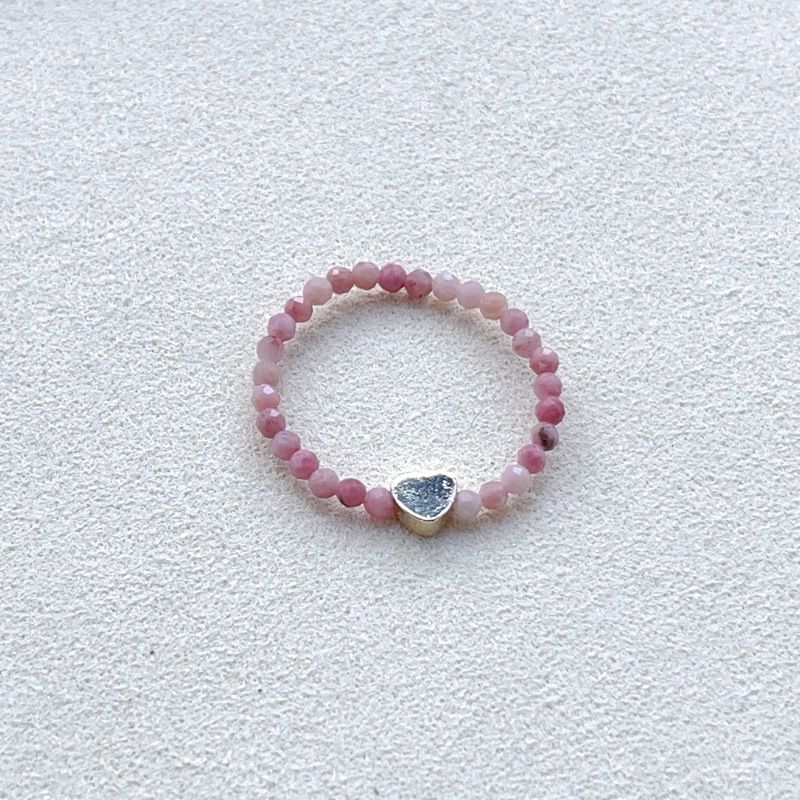Anello elastico a forma di cuore con tormalina naturale, quarzo fragola, resistente allo sbiadimento, semplice, versatile ed elegante._voghion.com