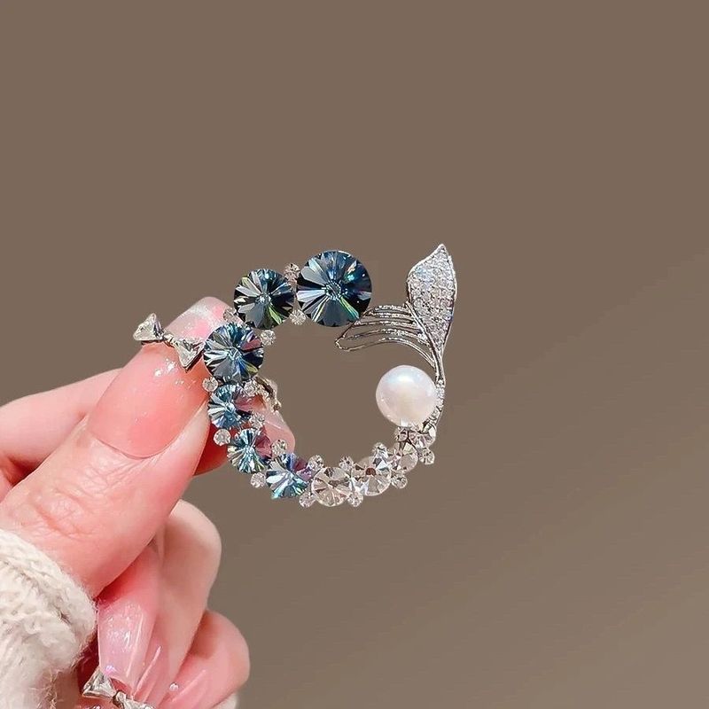 Delicate Rhinestone Ocean Fishtail Brooch, High-end Women's Light Luxury Temperament Pin, Anti-light Fashion Corsage Clothes Accessories_voghion.com