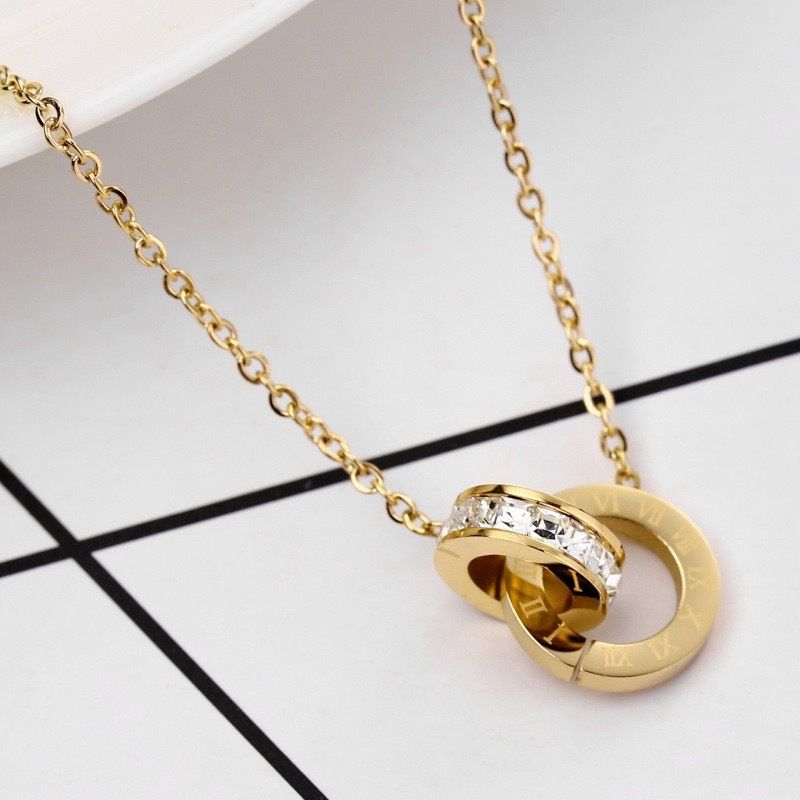 Halskette aus Titanstahl mit Doppelring im römischen Stil und eingelegtem Diamanten, lichtecht, Nischenpersönlichkeit, leichte Luxusmode_voghion.com