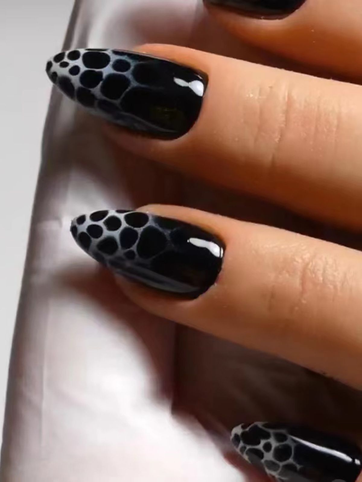 Faux ongles à coller en amande, imprimé léopard noir, effet ombré - Faux ongles réutilisables pour femmes, options de colle et de gel adhésifs, style tendance_voghion.com