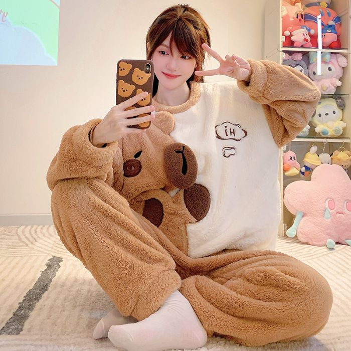 2024 Nuevo conjunto de pijamas de franela con cuello redondo y dibujos animados gruesos de felpa para invierno para mujer_voghion.com