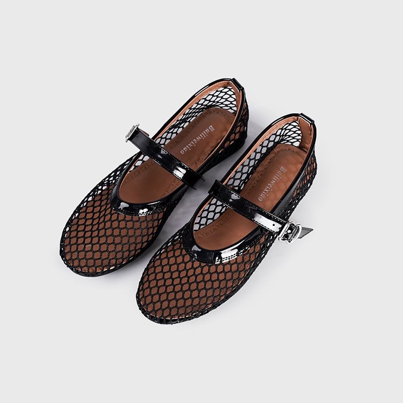 Franske, udhulede ballerinasko med flad bund og spænde i metalnet, nichedesignede singlesko til kvinder_voghion.com