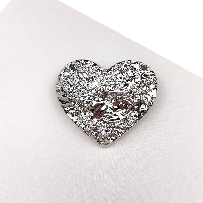 New Irregular Concave-Convex Design High-End Metal Heart Pin For Women Niche Clothing Brooch Accessory_voghion.com