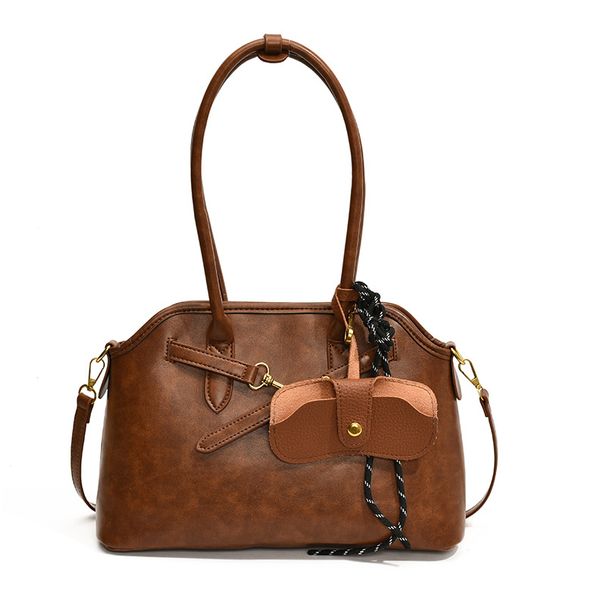 Retro Oil Wax Leather Shoulder Underarm Bag 2025 New Fashionable Large Capacity Handheld Tote Bag_voghion.com