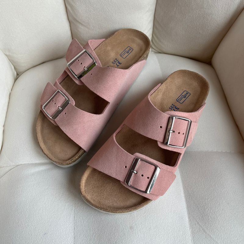 Produit de Guangdong de haute qualité ~ Une étiquette indépendante peut être utilisée sur n'importe quelle plate-forme 2025 Pantoufles d'extérieur en daim à la mode pour_voghion.com