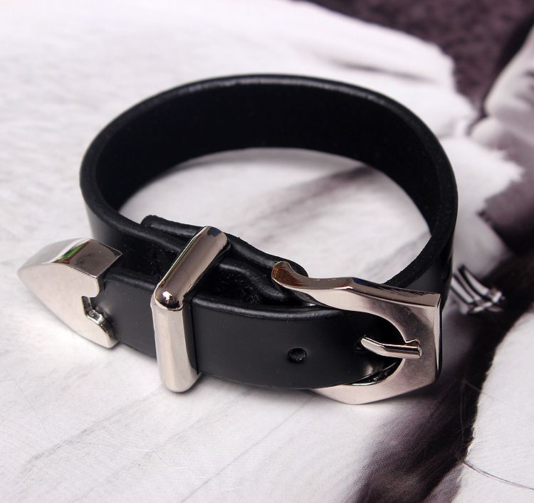 Jasmine tömegesen eladott ROCK nehézfém övcsatja, dupla rétegű fémláncos varrással és bőr karkötő kiegészítőkkel rendelkezik, divatos kiegészítőkkel._voghion.com