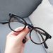 Uudet tulokkaat 2024 Muodikkaat unisex-kissansilmälasit, tavalliset miesten ja naisten PC-lasit juhliin, pienet pyöreät silmälasit, lempeä musta kehys_voghion.com