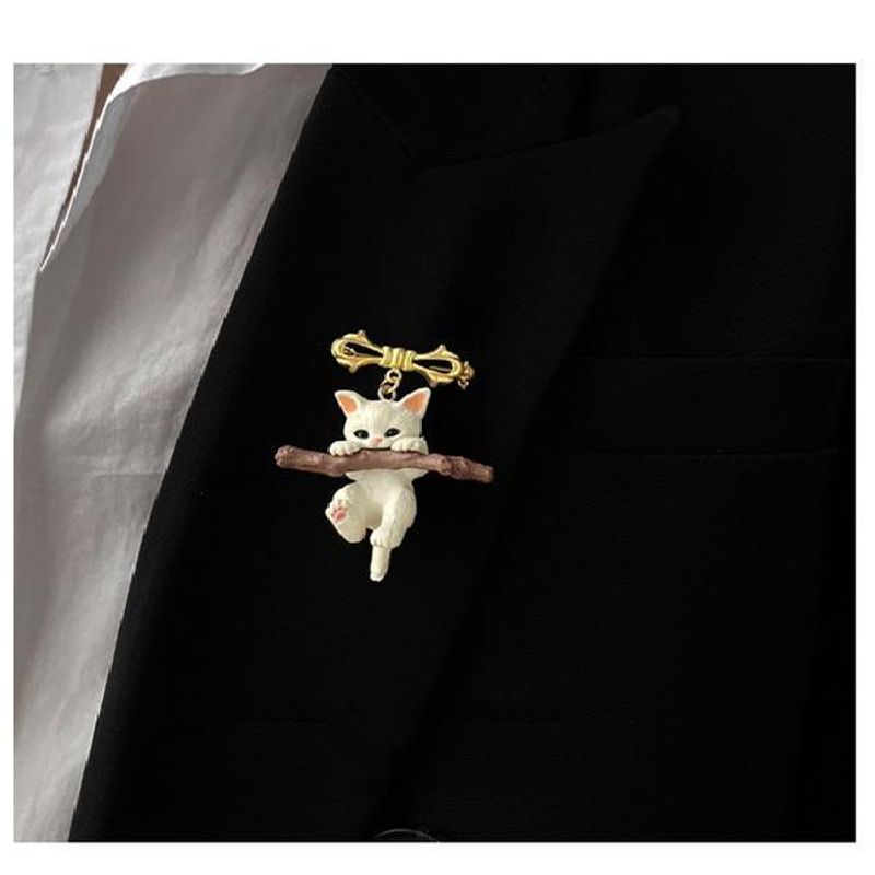 Kitten Hugging Branches Cat Three-dimensional Women's Brooch Three-dimensional Badge Badge Student Shoes Bag Accessories_voghion.com