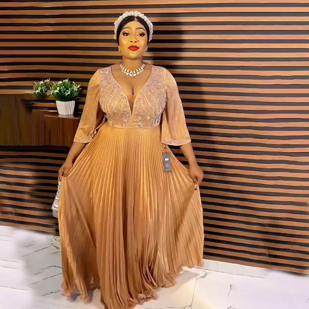 Robe de soirée africaine à la mode pour femmes avec poudre d'or, plissée, perles de diamant chaud et de canon, robe à col en V profond_voghion.com