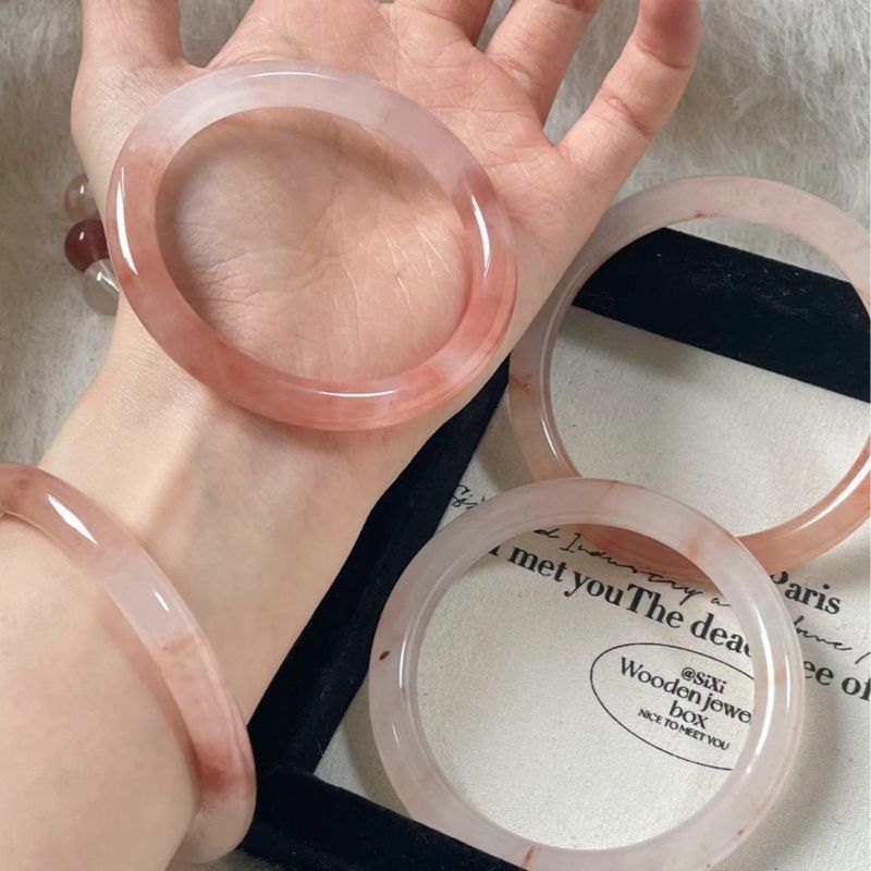 Braccialetto in giada rosa con fiore di ciliegio, con barretta rotonda in filo d'oro ripieno di pesca, per donna, prezzo regalo_voghion.com