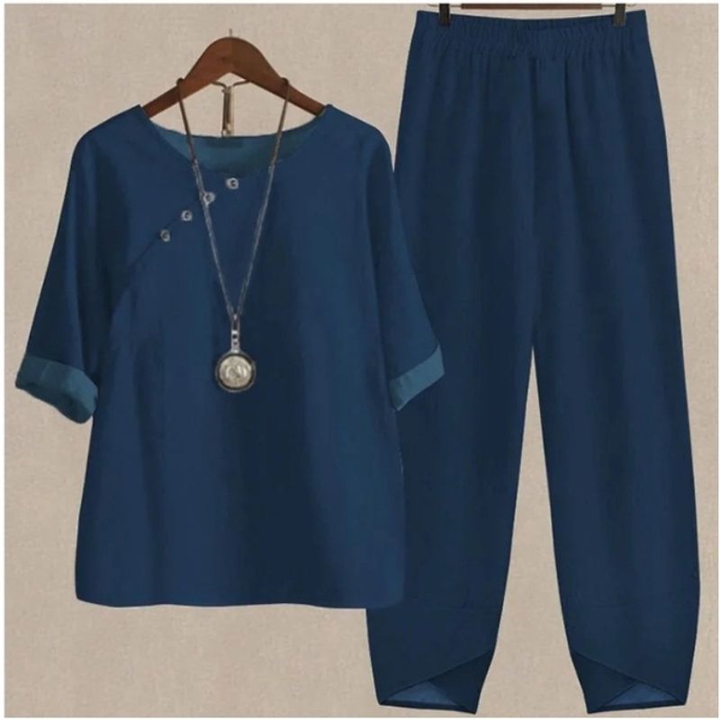 Completo da donna a due pezzi con camicetta stampata con maniche corte e pantaloni_voghion.com