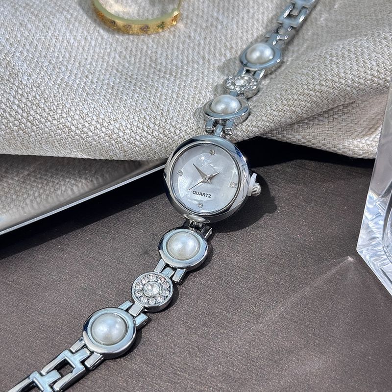Women's Bracelet Watches Pearl Quartz Watch Fashionable Temperament Niche High End Live Broadcast Hot Selling Women's Bracelet Watch_voghion.com