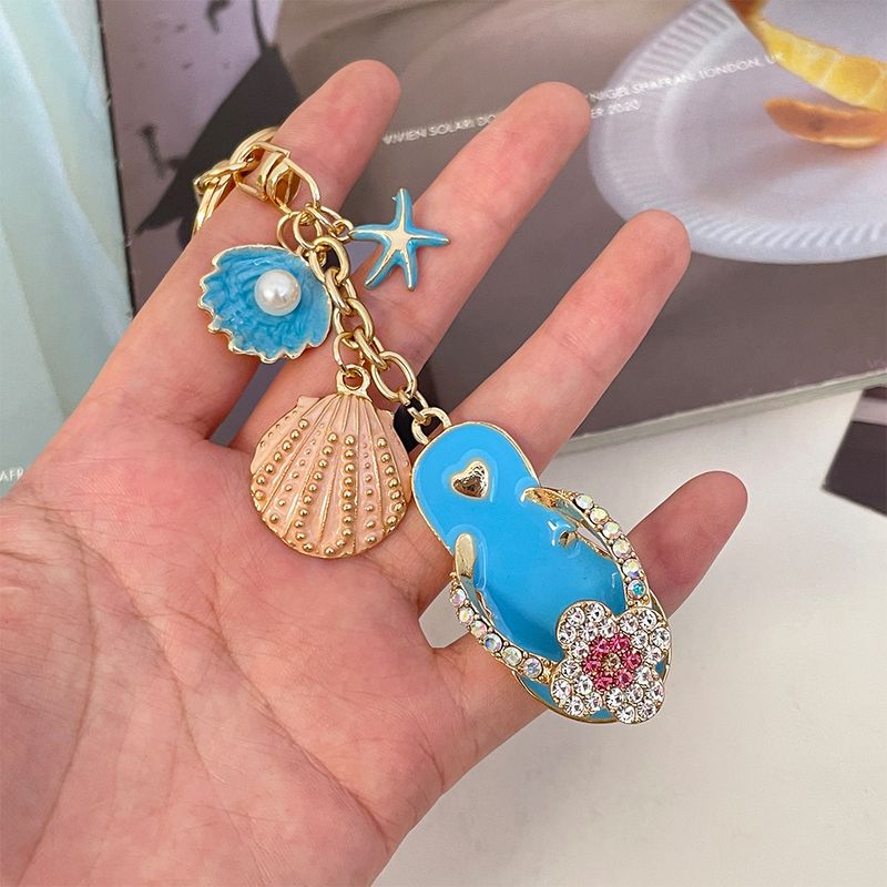 Niedlicher, diamantbesetzter vierblättriger Kleeblatt-Schlüsselanhänger für kleine Hausschuhe, Metall, für Auto, Tasche, Anhänger, Schlüsselanhänger, Geschenk_voghion.com