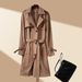 „Übergroßer Trenchcoat für Damen – Knielanger Mantel im britischen Stil mit kariertem Futter (Khaki/Marineblau/Rot, S-4XL, Petite-Friendly Tailoring)“_voghion.com
