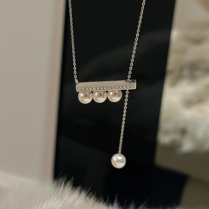 Collana con perle estraibili in argento puro, alla moda, leggera e lussuosa, di nicchia, con bilanciere a una linea e clavicola_voghion.com