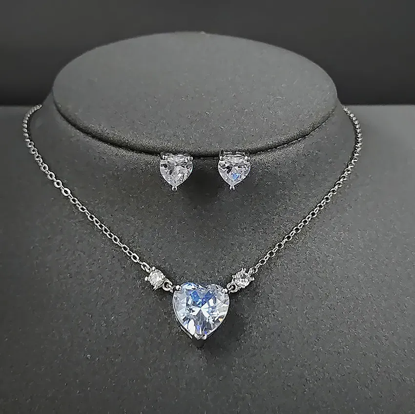 Designer Classic Crystal Heart Pendant Necklaces Earrings Bohemian Style Shiny Zircon Earing Simple Design Boutique_voghion.com