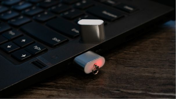 Portable Pocket-Sized MicroSD Reader works with Mac & Windows for Data Transfer_voghion.com