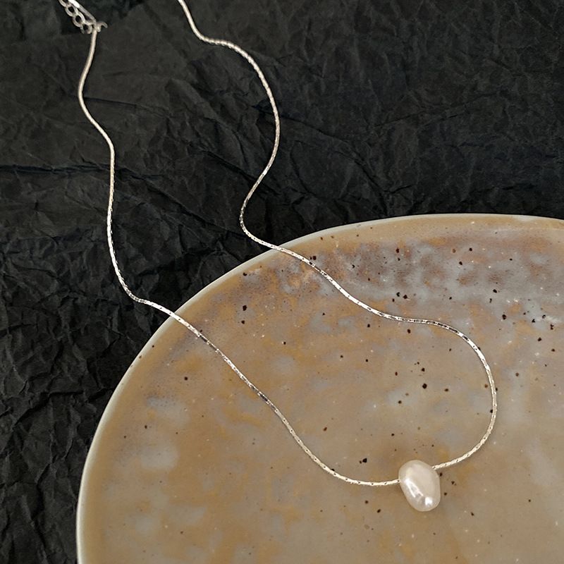 Cold style minimalist pearl necklace for women 2023 new style light luxury niche temperament neck necklace clavicle chain_voghion.com