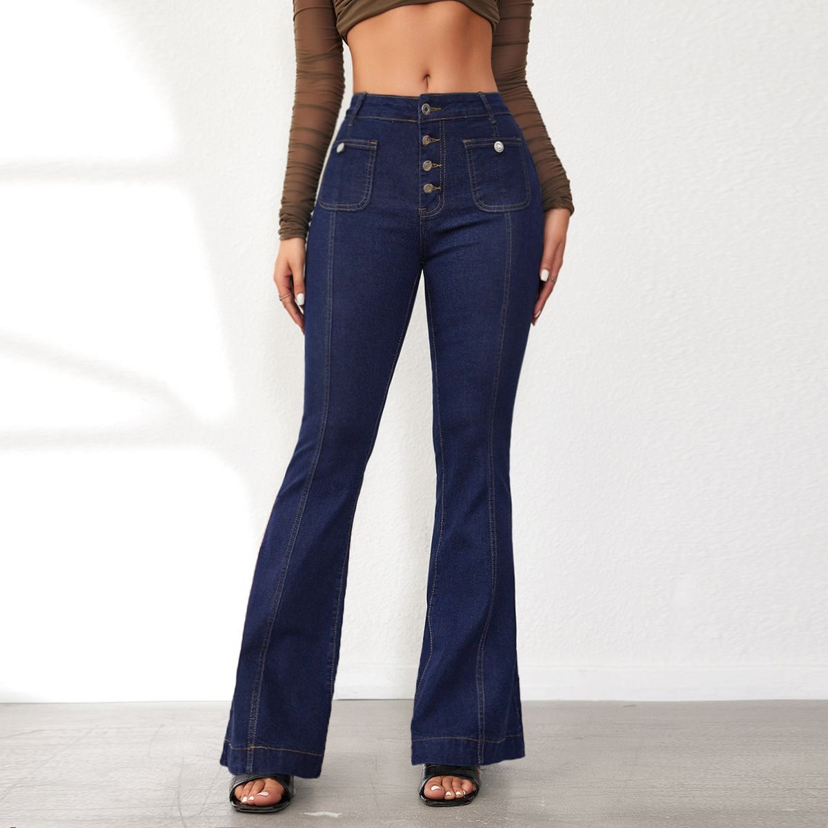 Abbigliamento da donna Jeans bootcut elasticizzati slim fit a vita alta con bottoni - Comodi e lusinghieri Jeans bootcut elasticizzati slim fit a vita alta_voghion.com