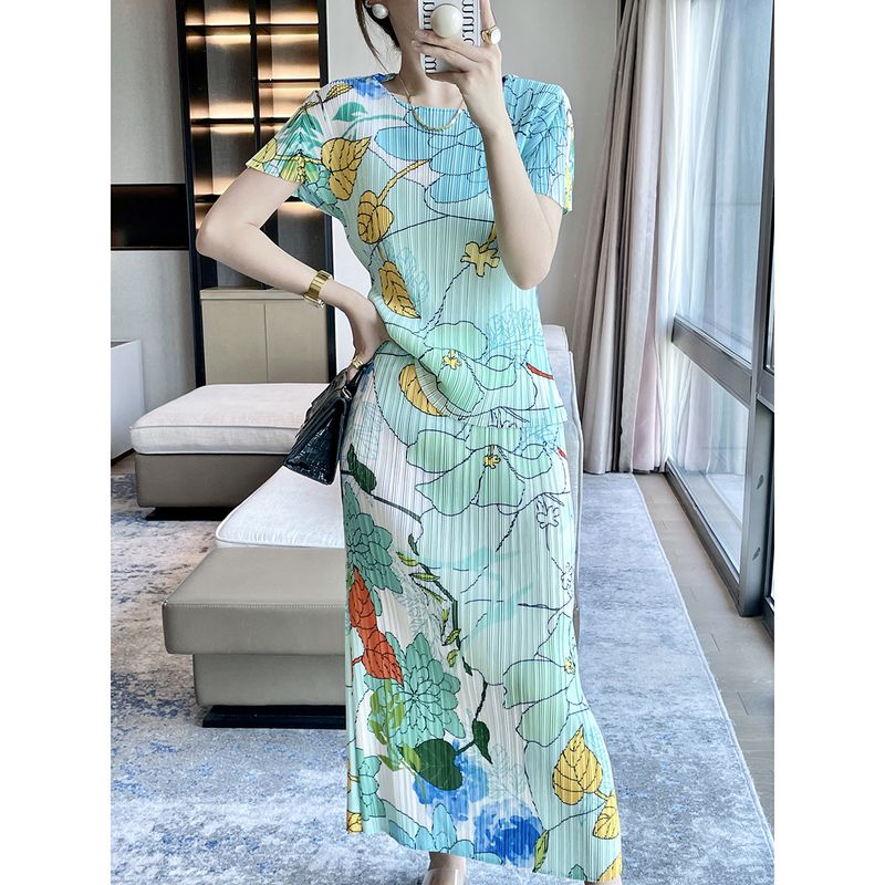 Completo due pezzi con plissettatura a maniche corte da donna, con stampa alla moda e temperamento delicato, estate 2025_voghion.com