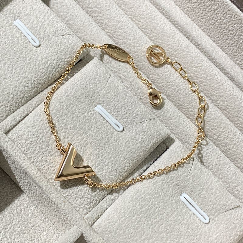 Designer's high version V-gold minimalist rose gold niche light luxury letter necklace women's summer collarbone chain bracelet_voghion.com