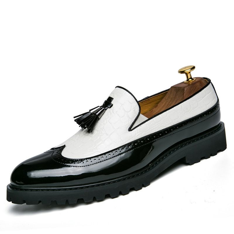 Trendy, modieuze instappers voor heren, brogue, dikke zool, Britse kwastjes, met gesneden patroon_voghion.com