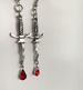 Orecchini vintage con ciondolo a forma di pugnale rosso sangue_voghion.com