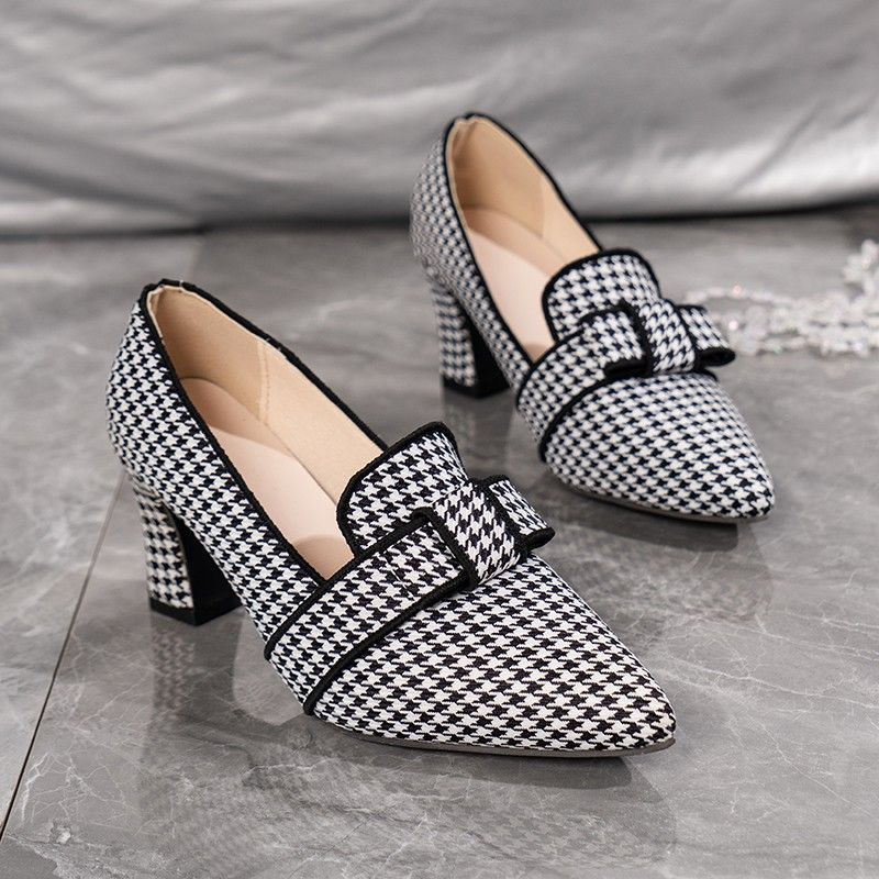stylowe buty damskie na grubym obcasie w duże rozmiary, z wygodnymi i uniwersalnymi szpilkami ze szpiczastym noskiem_voghion.com