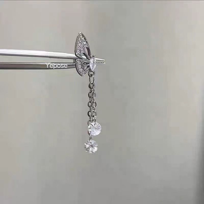 Orecchini a bottone con ciondoli a forma di farfalla con diamanti super lucidi, in acciaio al titanio medico, con ali piatte e catena a nappa_voghion.com