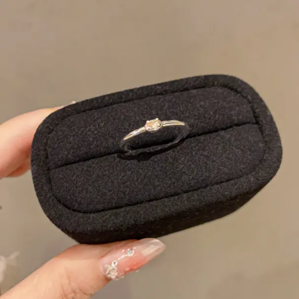 Silver-Tone Ring With Star-Shaped Crystal Accent Wavy Band, Delicate Dainty Style, Perfect For Daily Stacking Or Gifting_voghion.com