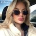 Moda Czarny Metal Owalny Kobiety Trend 2024 Vintage Okulary przeciwsłoneczne Bez Oprawek Dla Kobiet Projektant Mody Małe Okulary UV400 Oculus_voghion.com