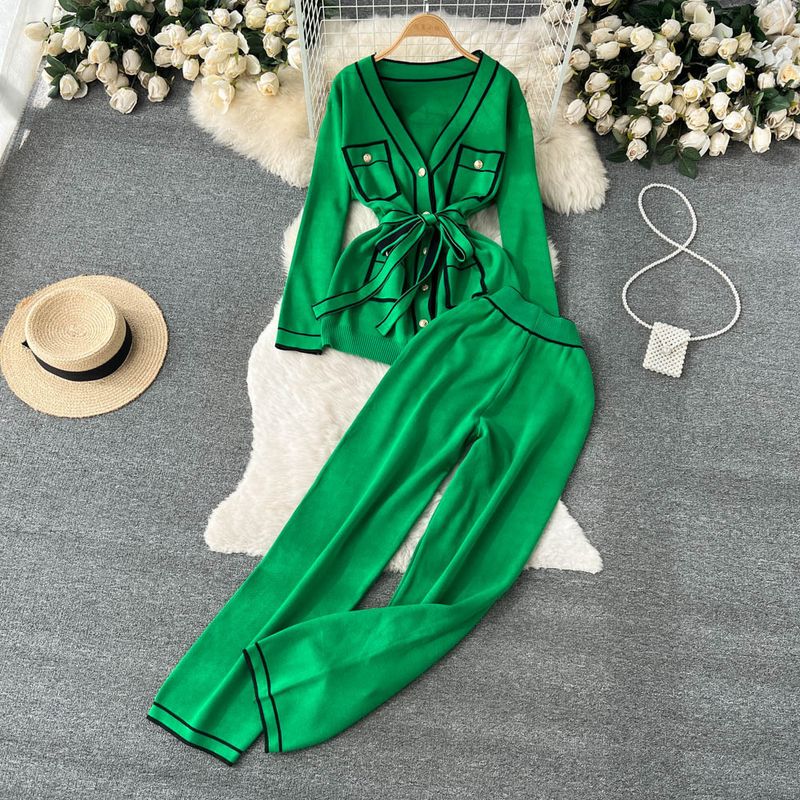 Abito da donna in stile delicato con colori a contrasto + maglione a maniche lunghe con scollo a V + set in due pezzi di pantaloni larghi drappeggiati_voghion.com