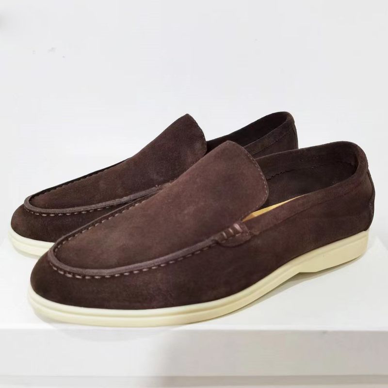 New men's casual loafers are lightweight and suitable for daily wear. Wearing the same lazy shoe with one foot_voghion.com