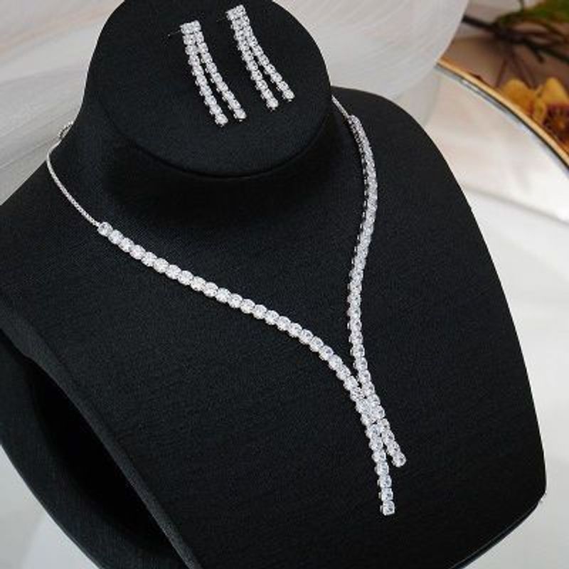 Nuovo set di orecchini con collana e diamanti pieni di zirconi brillanti, stile semplice e versatile_voghion.com