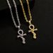 Collana con ciondolo a forma di serpente zodiacale da uomo - Catena a croce in acciaio inossidabile placcato oro con zirconi cubici, collana a strati in stile hip hop retrò per outfit alla moda_voghion.com