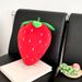 Cuscino di peluche realistico a forma di fragola - Cuscino morbido a forma di frutta per bambini/letto/divano (regalo carino e coccolabile per bambine)_voghion.com