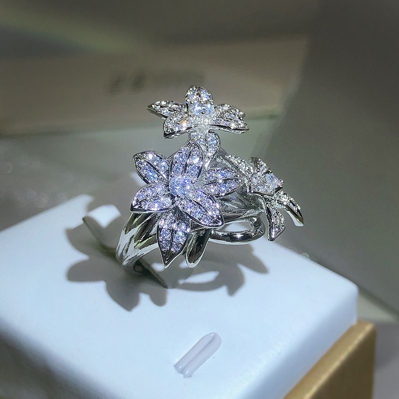 Anello da donna alla moda in stile INS con fiore a forma di ramo a forma di pera e diamanti simulati in zircone_voghion.com