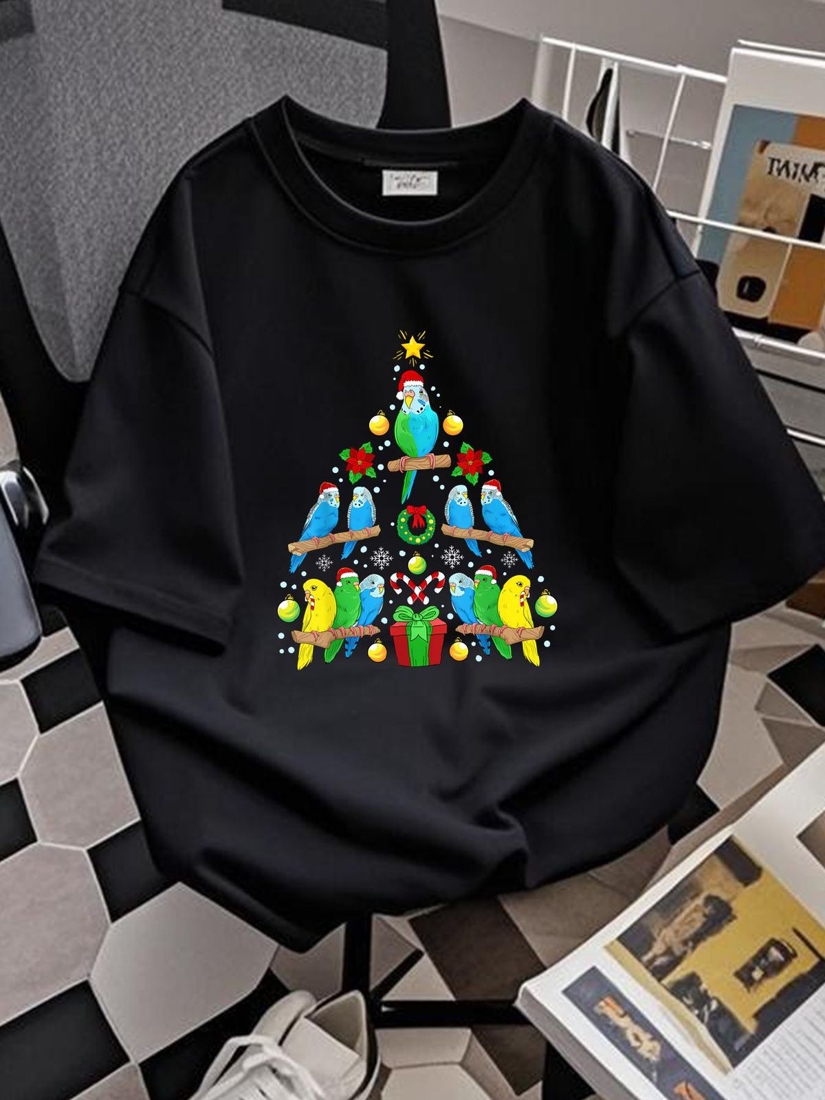 ¡NUEVO! Camiseta con estampado de periquitos, árbol de Navidad y regalo de Navidad. Cómoda y elegante, ideal para el día a día. Diseño gráfico, transpirable, informal y elástico._voghion.com