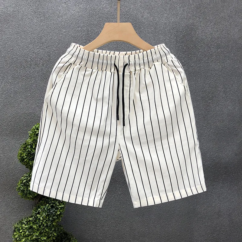 Short rayé tendance pour homme, slim, silhouette fluide, décontracté, taille moyenne, collection été 2025, marque tendance_voghion.com
