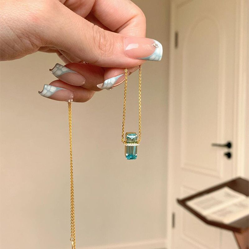 Blue Small Sugar Cube Pendant Necklace Spring And Summer Small Fresh High-end Light Luxury Temperament Collarbone Chain_voghion.com