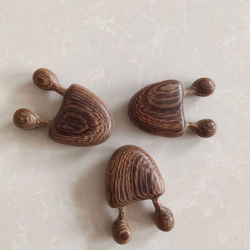 1pc Green Sandalwood Facial Massage Comb Wooden Handle Piece Green Sandalwood Eye Massage Small Snail Comb_voghion.com